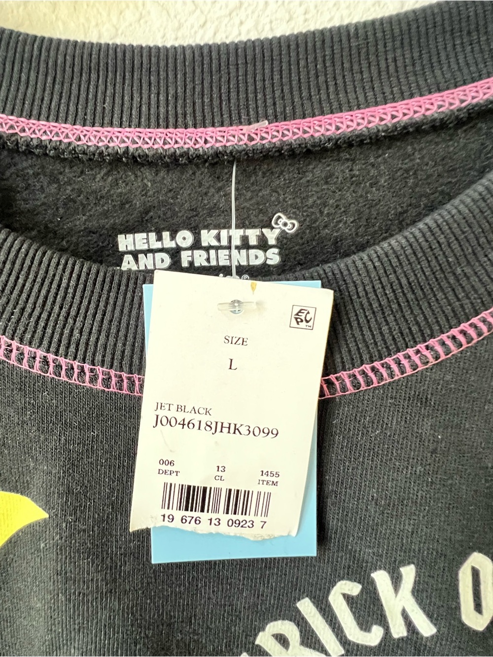 Sanrio Hello Kitty and Friends Halloween glow-in-the-dark graphic sweatshirt - Picture 5 of 5